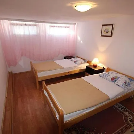 Apartment Anna Pirovac